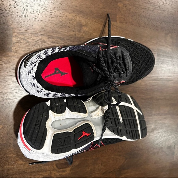 Mizuno Women’s Black and White Running Shoes Size 10 - Picture 7 of 11